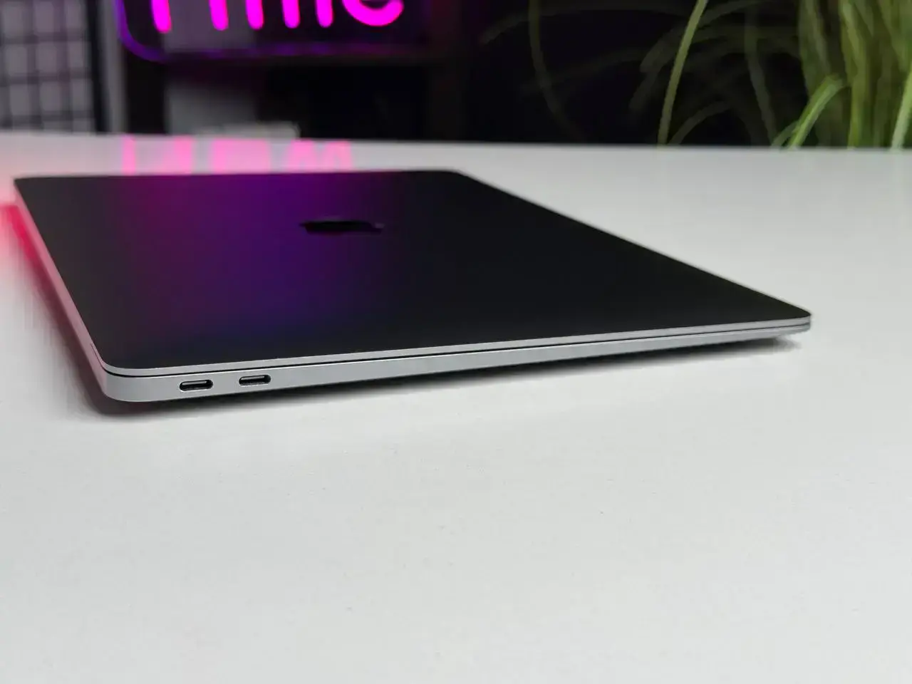 Б/У MacBook Air 13" M1/8CPU/7GPU/8GB/256GB Space Gray 2020 (MGN63) - International English - Состояние: хороший | Аккумулятор: 83% | Комплектация: MacBook, зарядка | Гарантія: 1 мес.