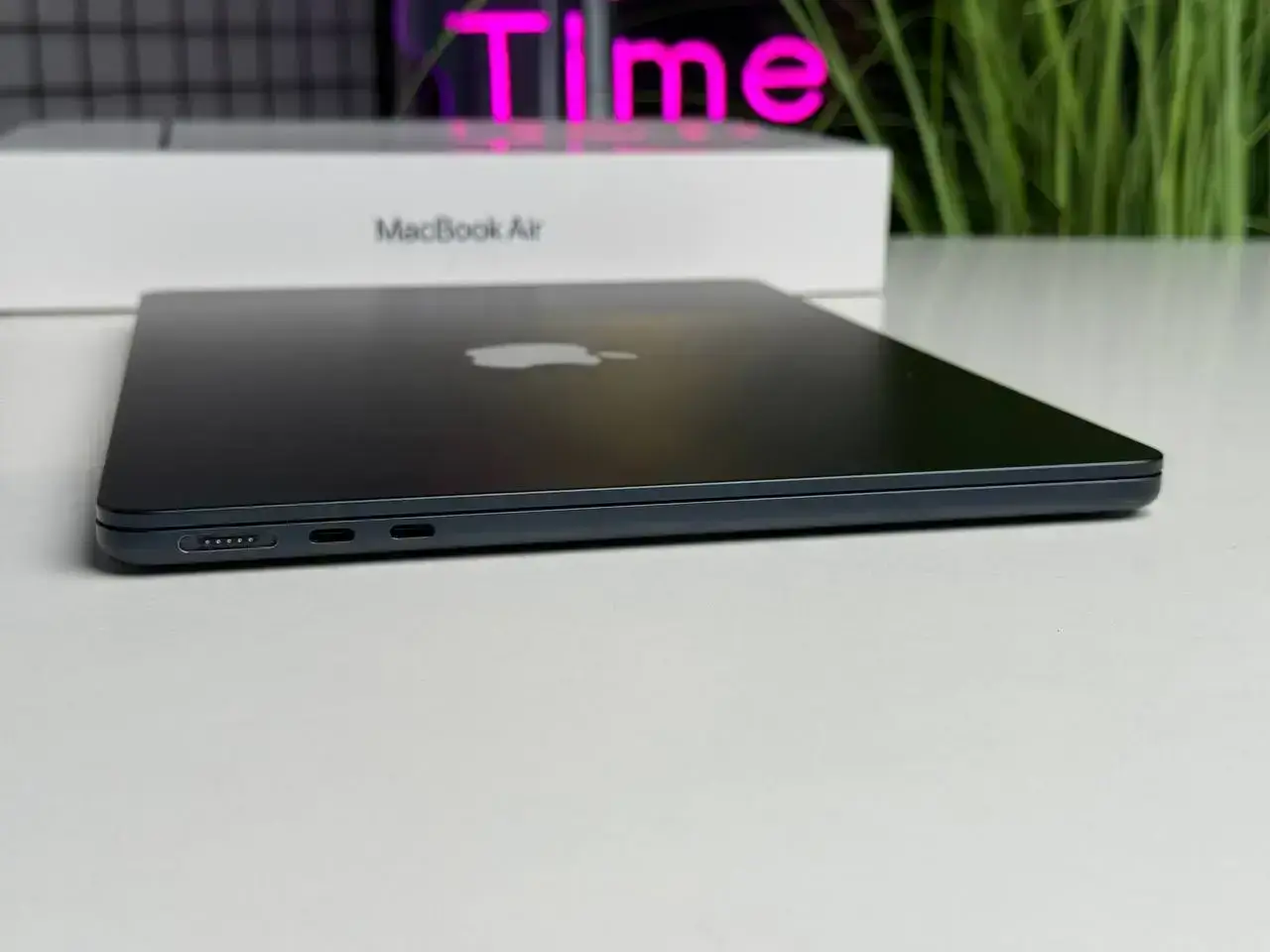 Б/У MacBook Air 13.6" Midnight 2022 (Z160000AZ) - Состояние: удовлетворительный | Аккумулятор: 100% | Комплектация: полный | Гарантія: 1 мес.