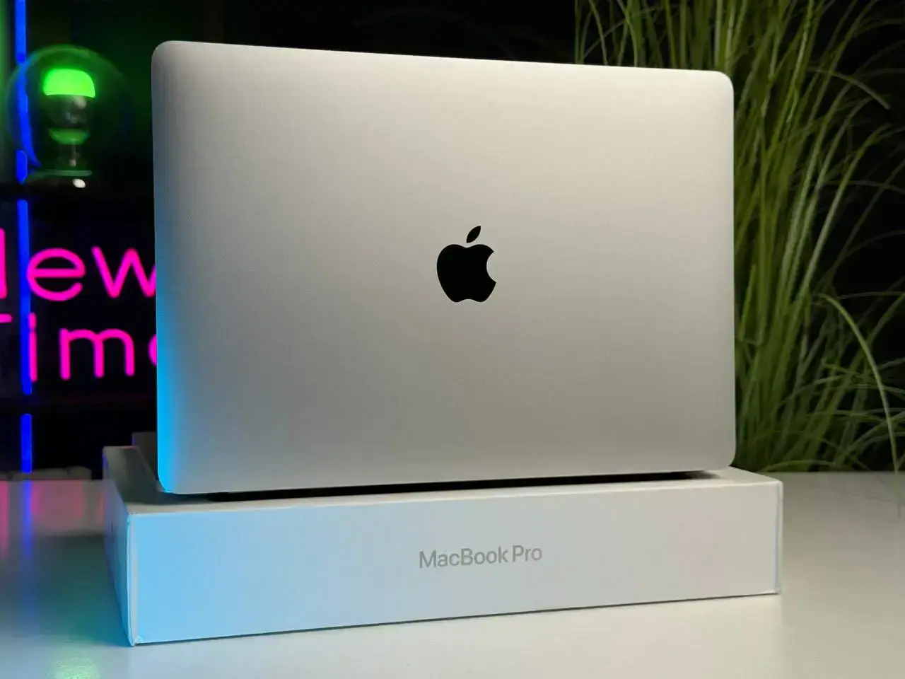 ВЖИВАНИЙ MacBook Pro 13" Silver (Z11D0000K) 2020 - US English - Стан: гарний | Акумулятор: 91% | Комплектація: повний | Гарантія: 1 міс.