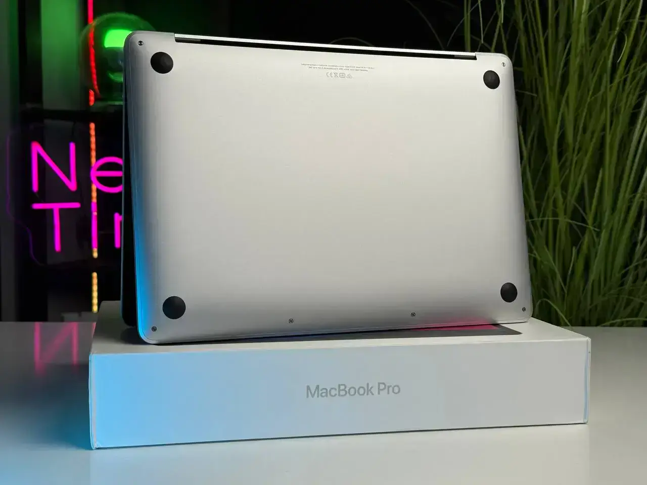 ВЖИВАНИЙ MacBook Pro 13" Silver (Z11D0000K) 2020 - US English - Стан: гарний | Акумулятор: 91% | Комплектація: повний | Гарантія: 1 міс.