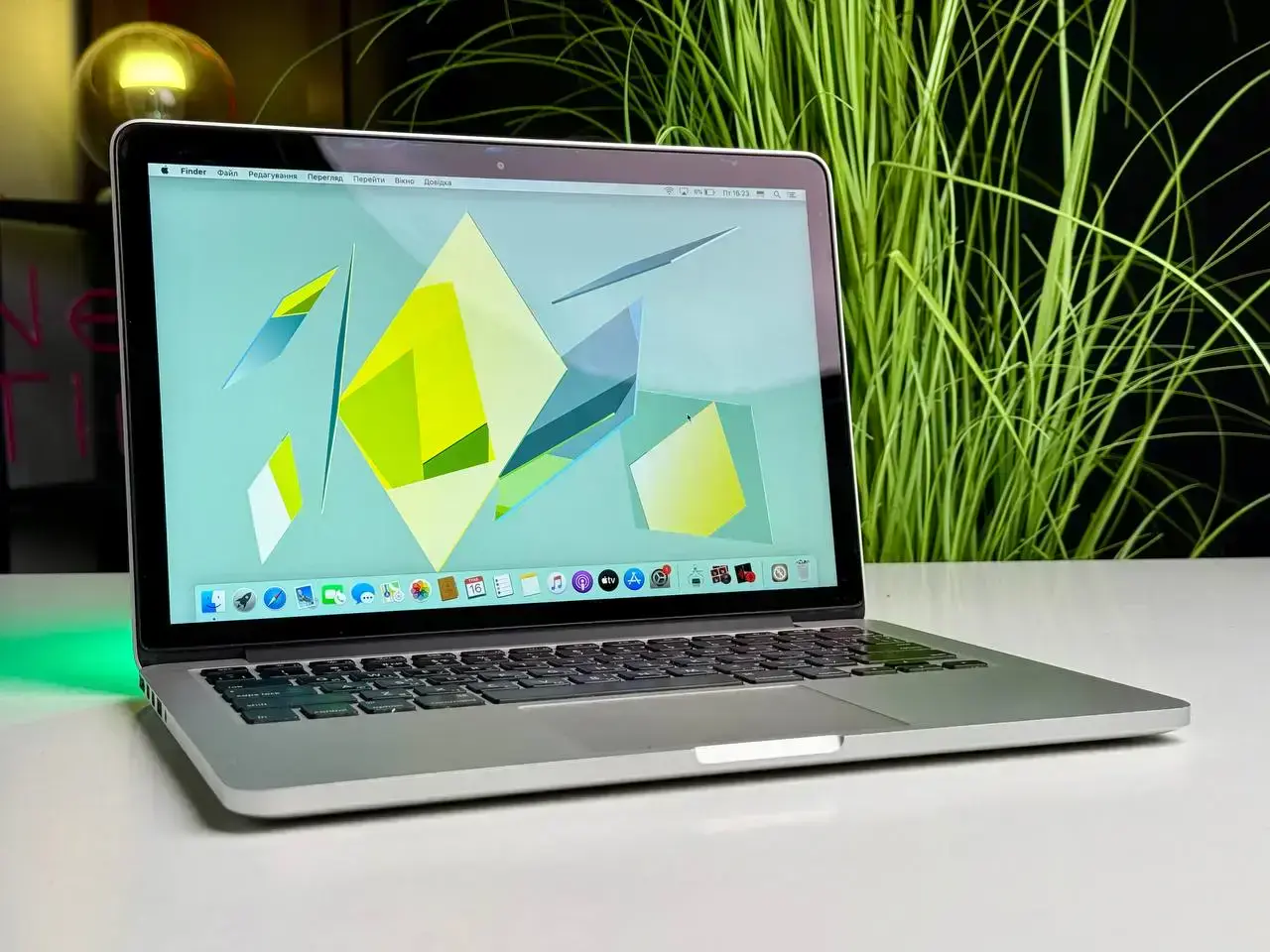 ВЖИВАНИЙ MacBook Pro 13 2015 Silver (MF840) - Стан: гарний | Аккумулятор: 100% | Комплектація: MacBook, зарядка | Гарантія: 1 міс.