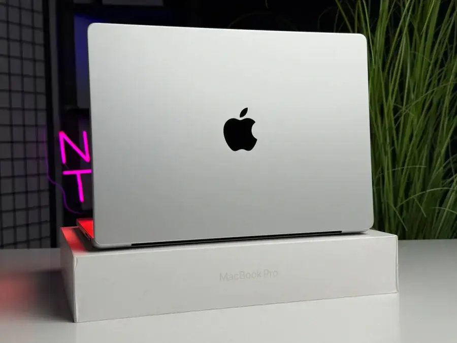 ВЖИВАНИЙ MacBook Pro 14" M3 Pro/18GB/512GB Silver 2023 (MRX63) - Стан: гарний | Акумулятор: 100% | Комплектація: повний | Гарантія: 3 міс.