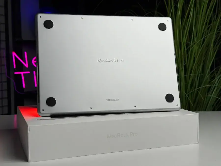 ВЖИВАНИЙ MacBook Pro 14" M3 Pro/18GB/512GB Silver 2023 (MRX63) - Стан: гарний | Акумулятор: 100% | Комплектація: повний | Гарантія: 3 міс.