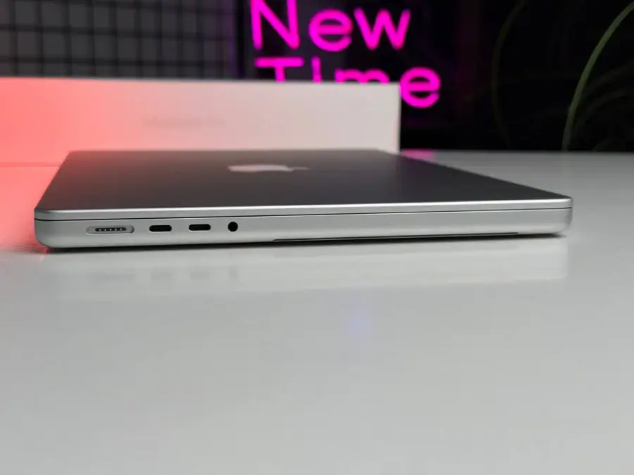 ВЖИВАНИЙ MacBook Pro 14" M3 Pro/18GB/512GB Silver 2023 (MRX63) - Стан: гарний | Акумулятор: 100% | Комплектація: повний | Гарантія: 3 міс.