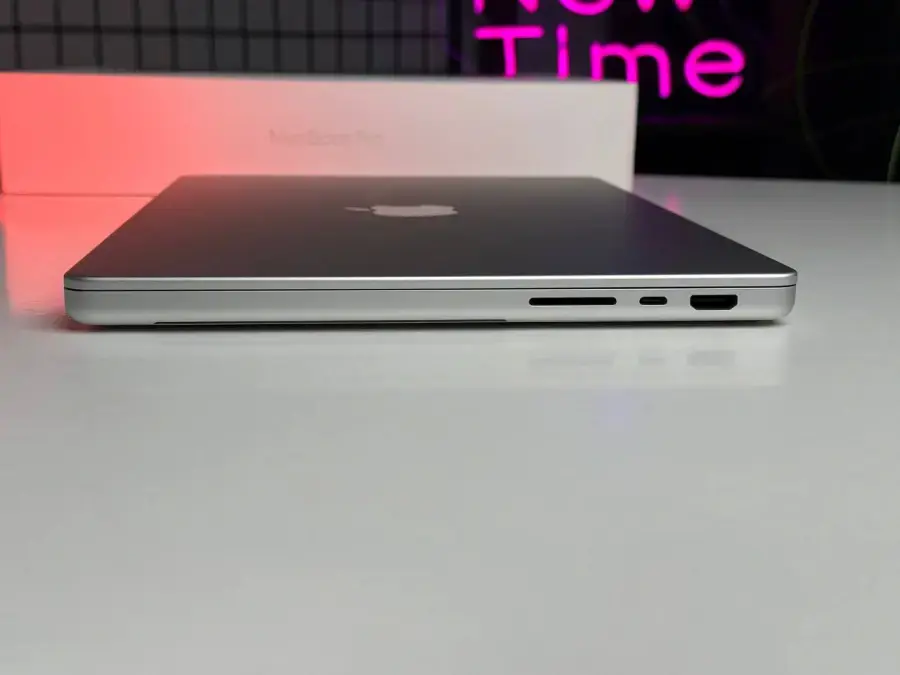 ВЖИВАНИЙ MacBook Pro 14" M3 Pro/18GB/512GB Silver 2023 (MRX63) - Стан: гарний | Акумулятор: 100% | Комплектація: повний | Гарантія: 3 міс.