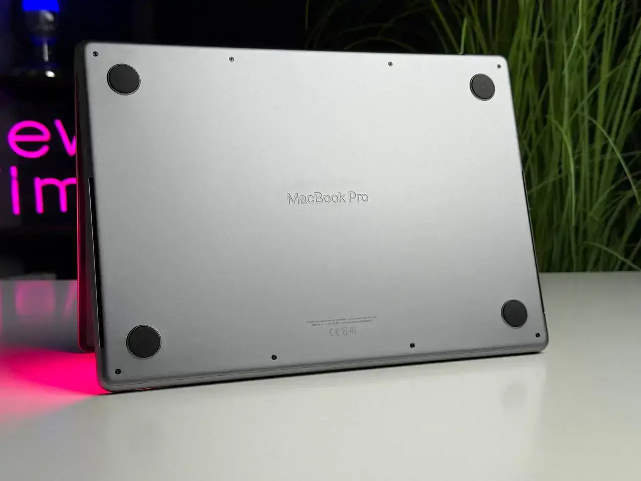 Б/У MacBook Pro 14" Space Gray (MKGP3) 2021 - International English - Состояние: хороший | Аккумулятор: 86% | Комплектация: MacBook, зарядка | Гарантія: 1 мес.