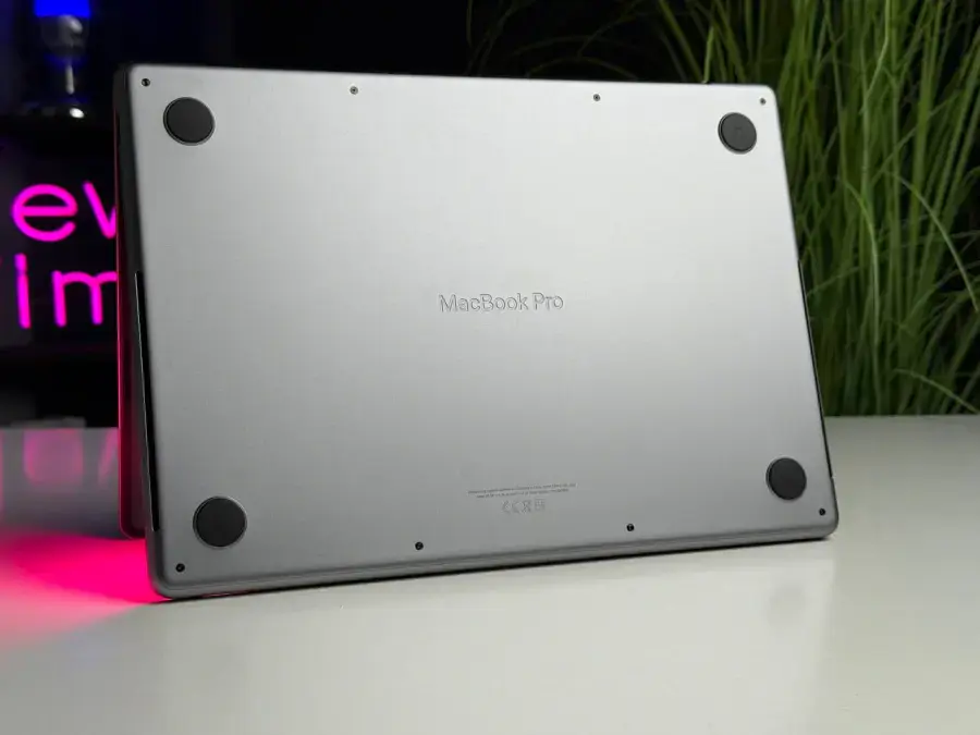 ВЖИВАНИЙ MacBook Pro 14" Space Gray (MKGP3) 2021 | Apple M1 Pro | 8‑ядерний процесор | 14-ядерний графічний процесор | 512 ГБ SSD | 16 ГБ об'єднаної пам'яті | Стан: гарний | Акумулятор: 86% | Гарантія: 1 місяць | Комплект: MacBook, зарядка