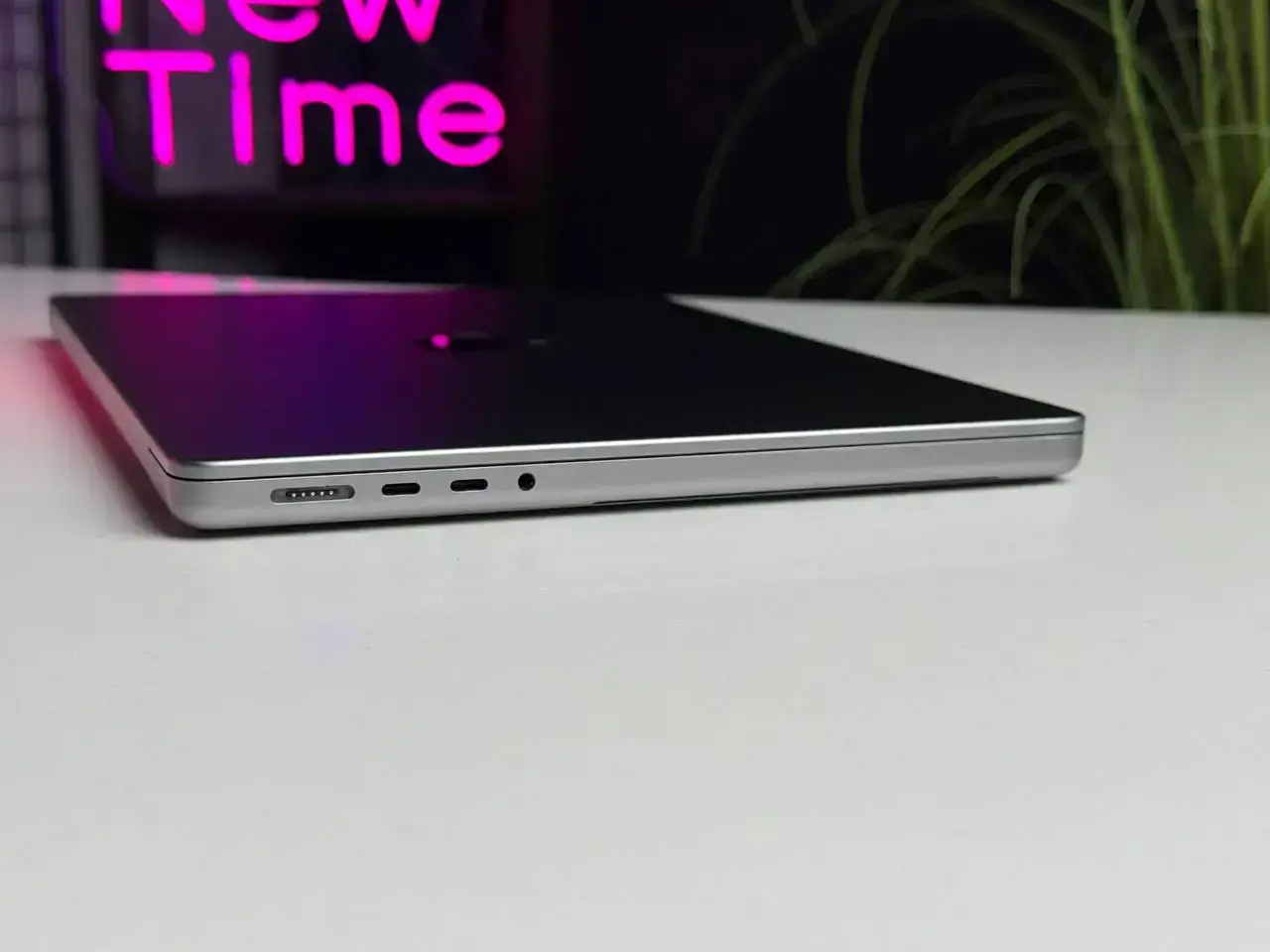 Б/У MacBook Pro 14" Space Gray (MKGP3) 2021 - International English - Состояние: хороший | Аккумулятор: 86% | Комплектация: MacBook, зарядка | Гарантія: 1 мес.