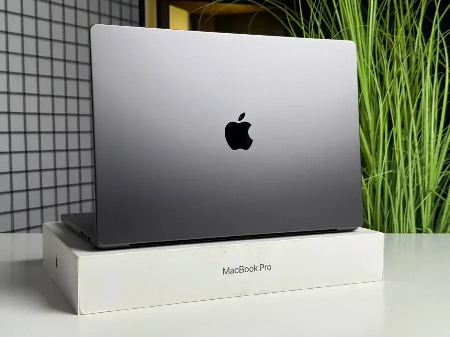 ВЖИВАНИЙ MacBook Pro 16" M3 Pro/36GB/512GB Space Black 2023 (MRW23) - Стан: гарний | Акумулятор: 93% | Комплектація: повний | Гарантія: 3 міс.