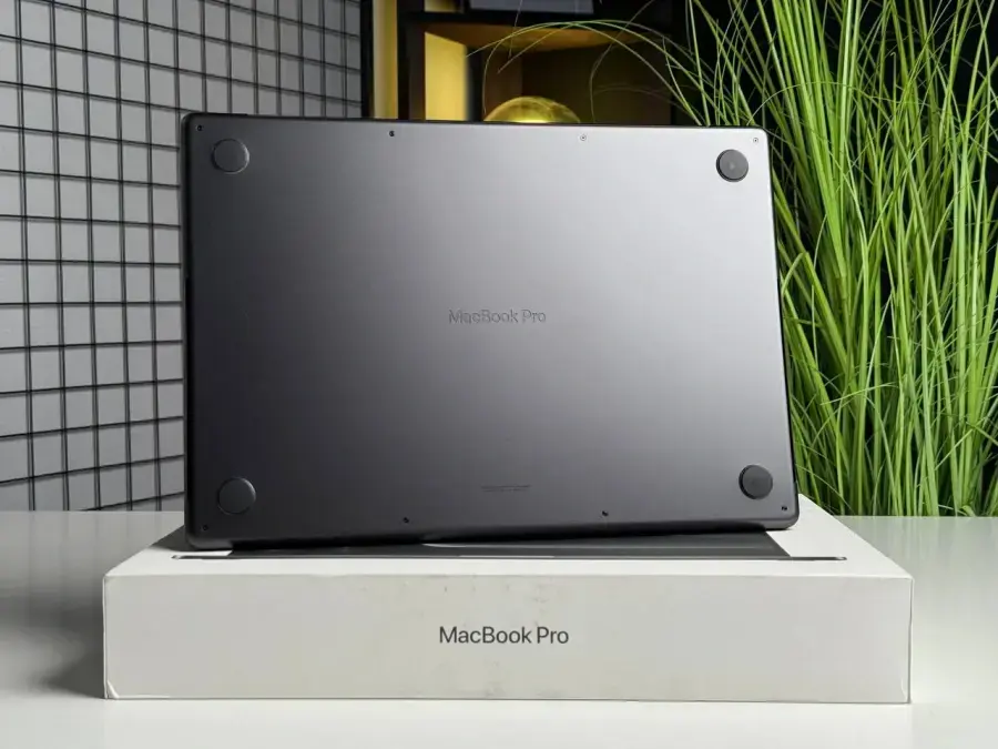 ВЖИВАНИЙ MacBook Pro 16" M3 Pro/36GB/512GB Space Black 2023 (MRW23) - Стан: гарний | Акумулятор: 93% | Комплектація: повний | Гарантія: 3 міс.