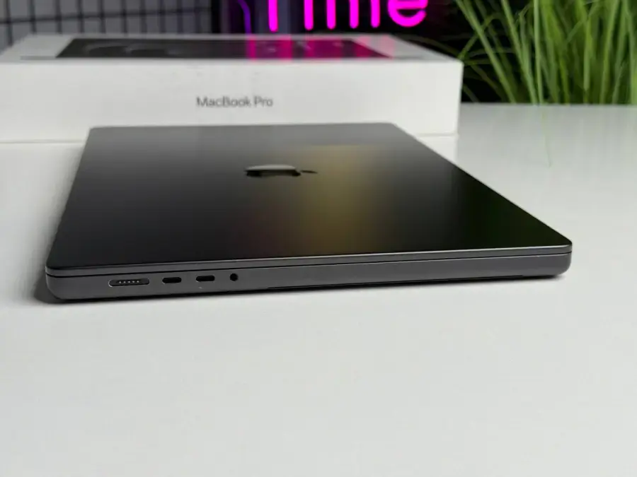 ВЖИВАНИЙ MacBook Pro 16" M3 Pro/36GB/512GB Space Black 2023 (MRW23) - Стан: гарний | Акумулятор: 93% | Комплектація: повний | Гарантія: 3 міс.