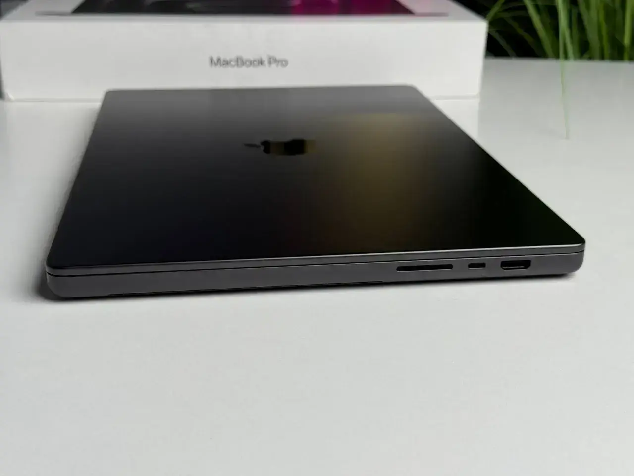 ВЖИВАНИЙ MacBook Pro 16" M3 Pro/36GB/512GB Space Black 2023 (MRW23) - Стан: гарний | Акумулятор: 93% | Комплектація: повний | Гарантія: 3 міс.