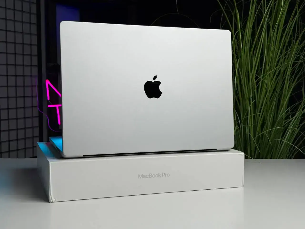 ВЖИВАНИЙ MacBook Pro 16" Silver (MK1E3) 2021 - Стан: гарний | Акумулятор: 92% | Комплектація: повний | Гарантія: 1 міс.