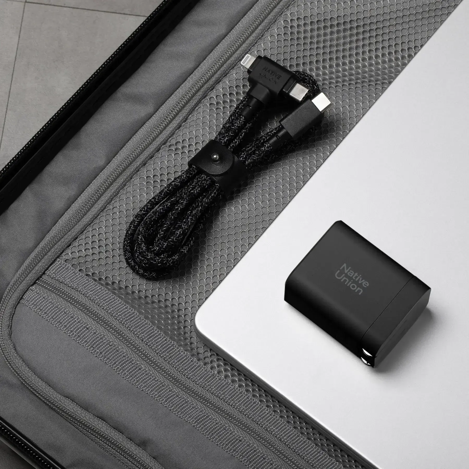 Зарядний пристрій Native Union Fast GaN Charger PD 45W [1 USB-C + 1 USB-A] - White (FAST-PD45AC-WHT-EU)