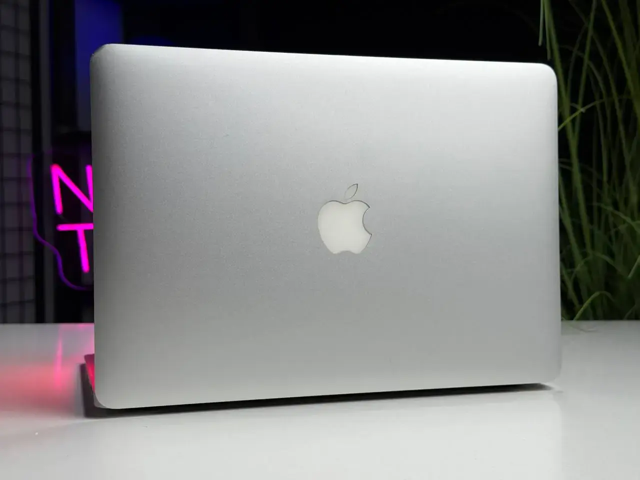 Б/У MacBook Air (13-inch, Early 2014) [A1466] - Состояние: хороший | Аккумулятор: 100% | Комплект: MacBook, зарядка | Гарантия: 1 мес.