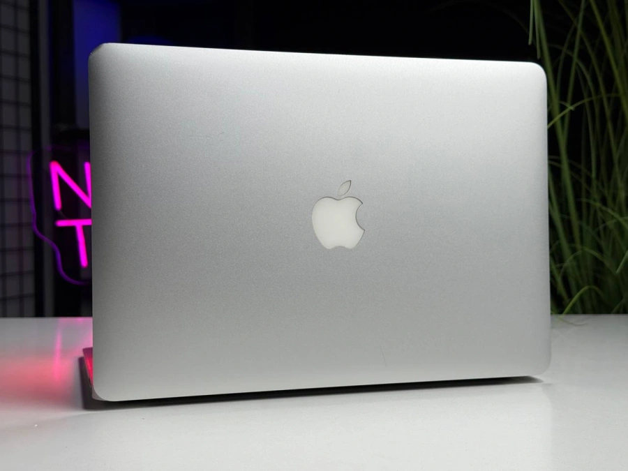 ВЖИВАНИЙ MacBook Air (13-inch, Early 2014) [A1466] - Стан: гарний | Аккумулятор: 100% | Комплектація: MacBook, зарядка | Гарантія: 1 міс.