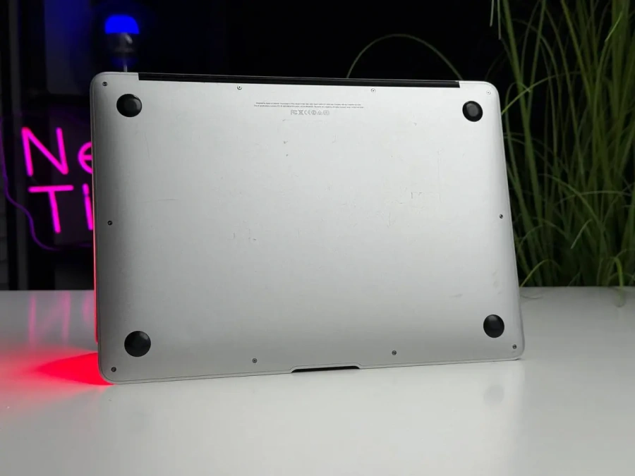 ВЖИВАНИЙ MacBook Air (13-inch, Early 2014) [A1466] - Стан: гарний | Аккумулятор: 100% | Комплектація: MacBook, зарядка | Гарантія: 1 міс.