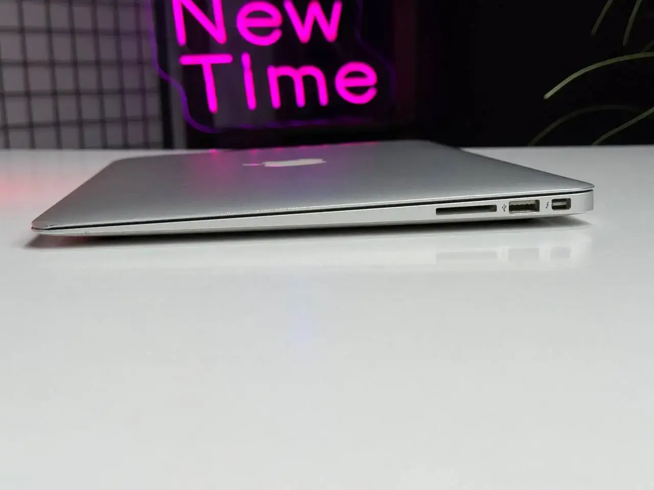 Б/У MacBook Air (13-inch, Early 2014) [A1466] - Состояние: хороший | Аккумулятор: 100% | Комплект: MacBook, зарядка | Гарантия: 1 мес.