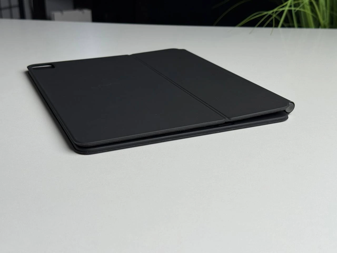 ВІТРИННИЙ Чохол-клавіатура Apple Magic Keyboard for iPad Air 13 [M2] iPad Pro 12.9 [3st - 6th generation] - Ukrainian - Black (MJQK3UA/A) - Стан: гарний | Комплектація: повний | Гарантія: 1 міс.