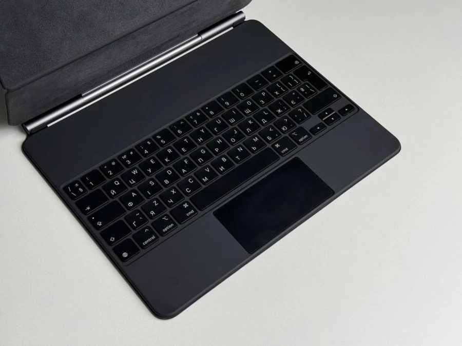ВІТРИННИЙ Чохол-клавіатура Apple Magic Keyboard for iPad Air 13 [M2] iPad Pro 12.9 [3st - 6th generation] - Ukrainian - Black (MJQK3UA/A) - Стан: гарний | Комплектація: повний | Гарантія: 1 міс.