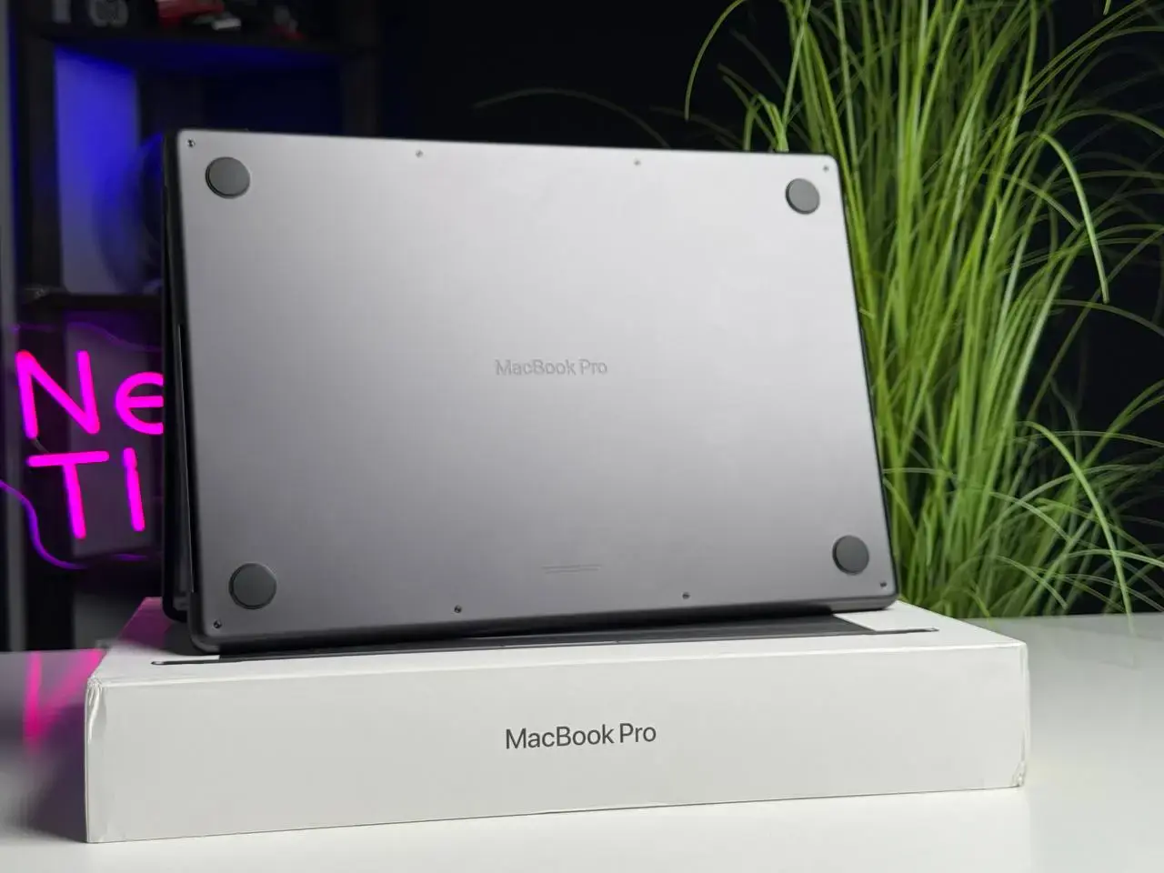 OPEN BOX Apple MacBook Pro 16" M4 Pro/14CPU/20GPU/24GB/512GB Space Black 2024 (MX2X3) - Состояние: идеальный | Аккумулятор: 100% | Комплектация: полный | Гарантия: 3 мес.