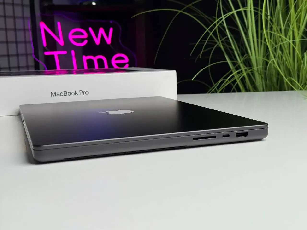 OPEN BOX Apple MacBook Pro 16" M4 Pro/14CPU/20GPU/24GB/512GB Space Black 2024 (MX2X3) - Состояние: идеальный | Аккумулятор: 100% | Комплектация: полный | Гарантия: 3 мес.