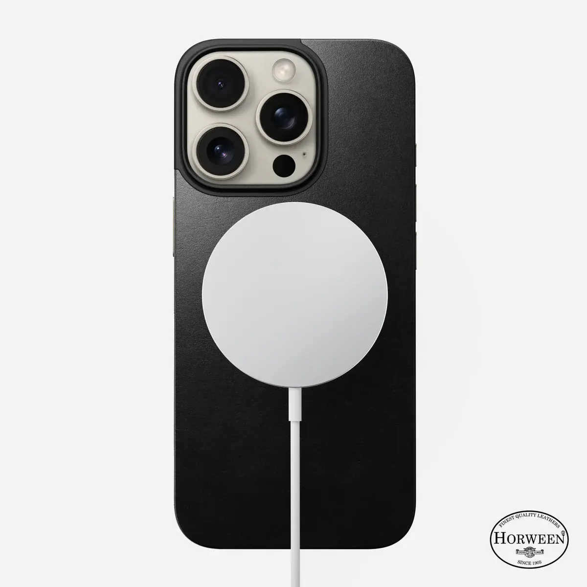 Кожаная магнитная накладка Nomad Magnetic Horween Leather Back for iPhone 16 Pro - Black (NM01364085)