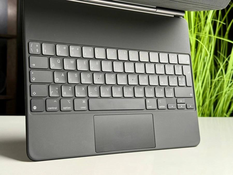 ВІТРИННИЙ Чохол-клавіатура Apple Magic Keyboard for iPad Air 13 [M2] iPad Pro 12.9 [3st - 6th generation] - Ukrainian - Black (MJQK3UA/A) - Стан: гарний | Комплектація: повний | Гарантія: 1 міс.