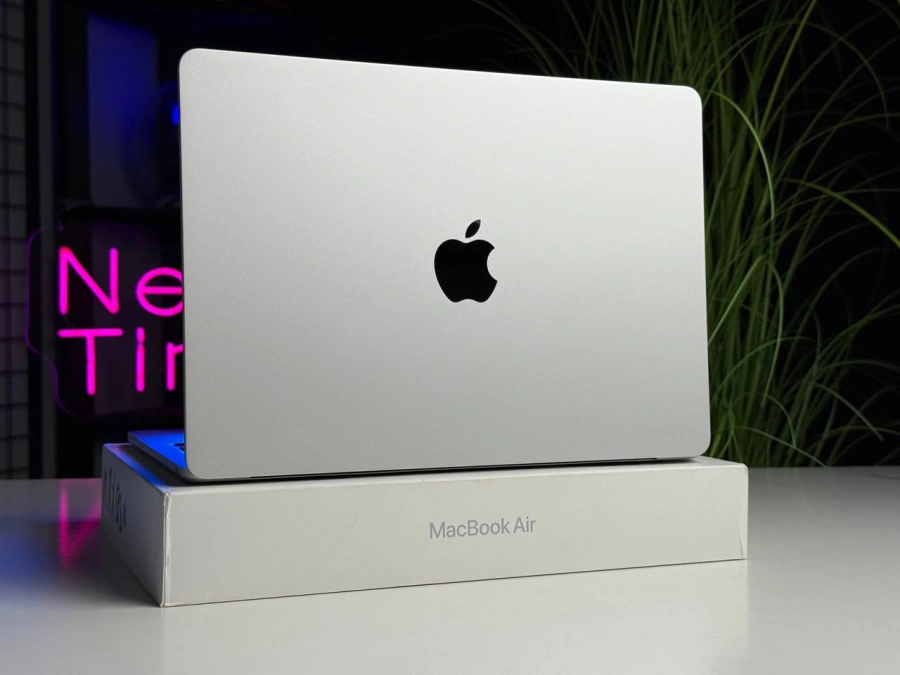ВІТРИННИЙ MacBook Air 13" M3/8CPU/8GPU/8GB/256GB Silver 2024 (MRXQ3) - Стан: гарний | Акумулятор: 100% | Комплектація: повний | Гарантія: 3 міс.