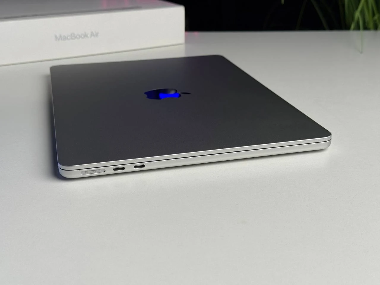 ВІТРИННИЙ MacBook Air 13" M3/8CPU/8GPU/8GB/256GB Silver 2024 (MRXQ3) - Стан: гарний | Акумулятор: 100% | Комплектація: повний | Гарантія: 3 міс.