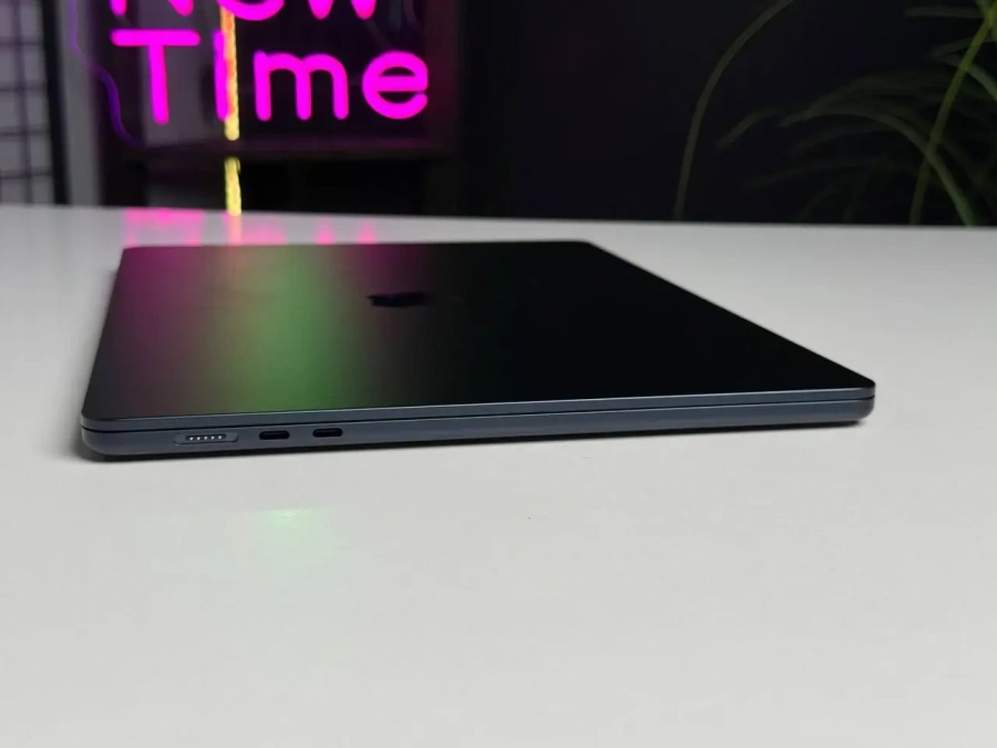 ВІТРИННИЙ MacBook Air 15" M2/8GB/256GB Midnight 2023 (MQKW3) - Стан: гарний | Акумулятор: 100% | Комплект: MacBook, зарядка | Гарантія: 3 міс.