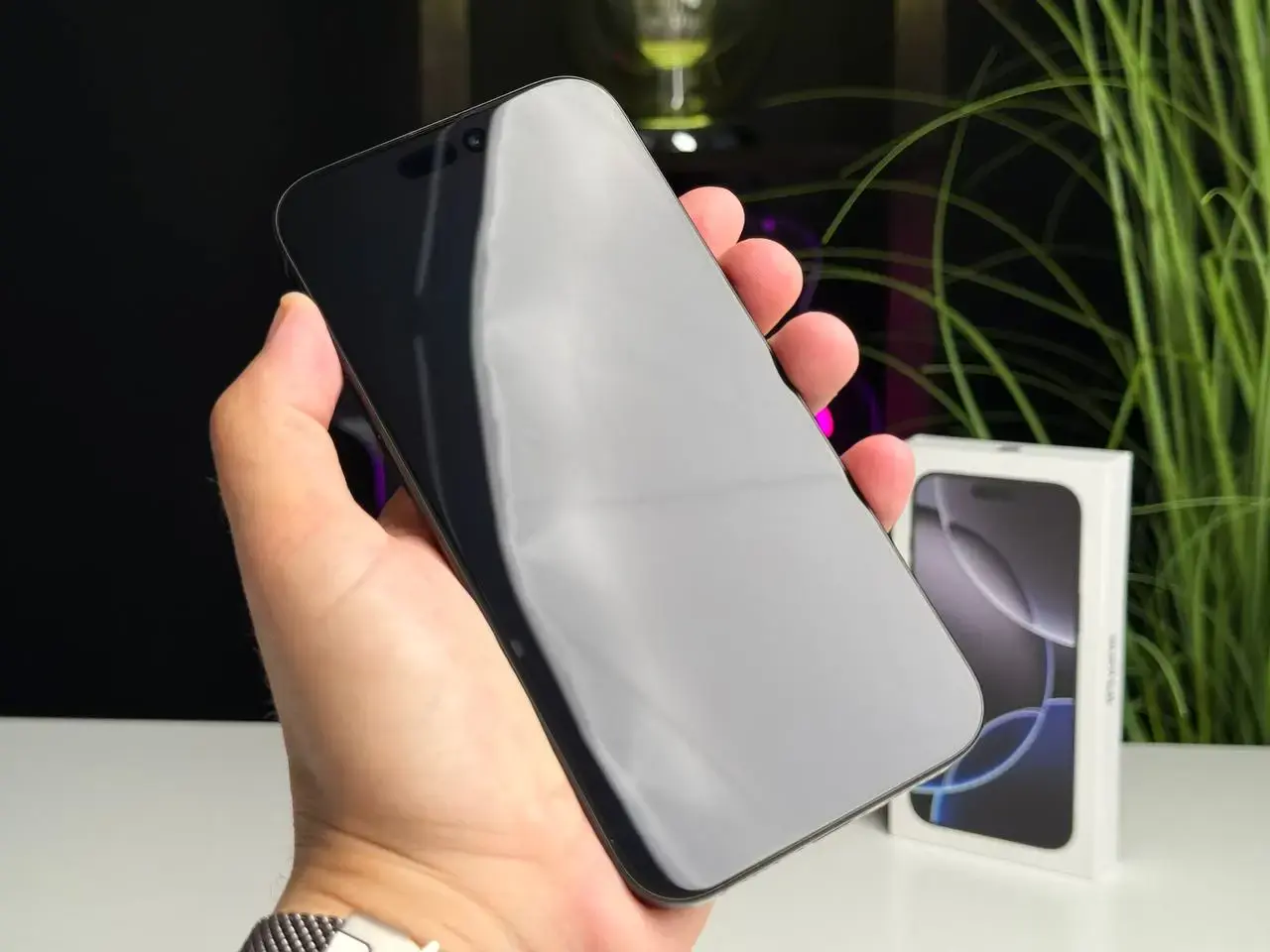 Б/У Apple iPhone 16 Pro Max 256GB Black Titanium (MYWV3) - Состояние: хороший | Аккумулятор: 100% | Комплектация: полный | Гарантія: 6 мес.