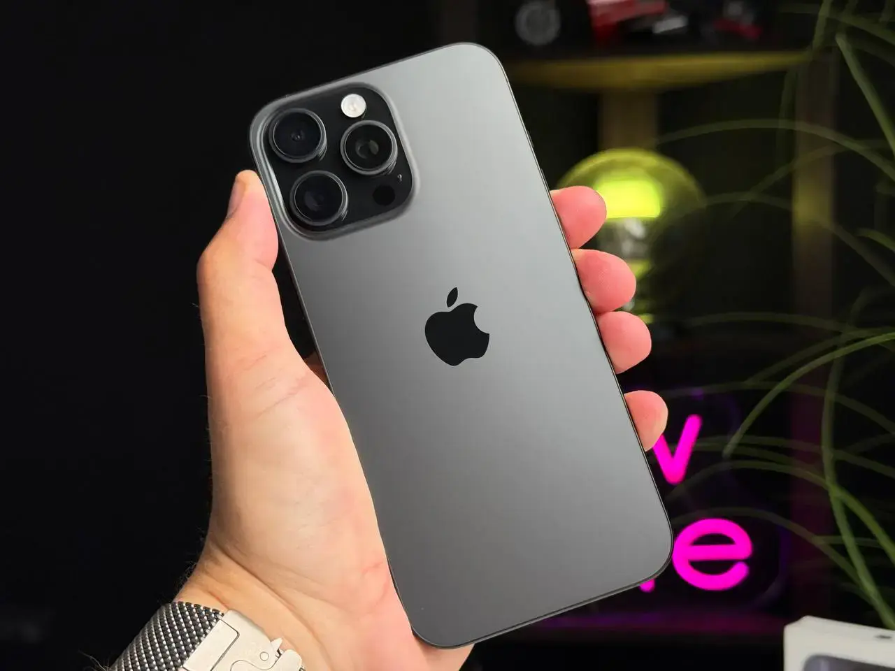 Б/У Apple iPhone 16 Pro Max 256GB Black Titanium (MYWV3) - Состояние: хороший | Аккумулятор: 100% | Комплектация: полный | Гарантія: 6 мес.