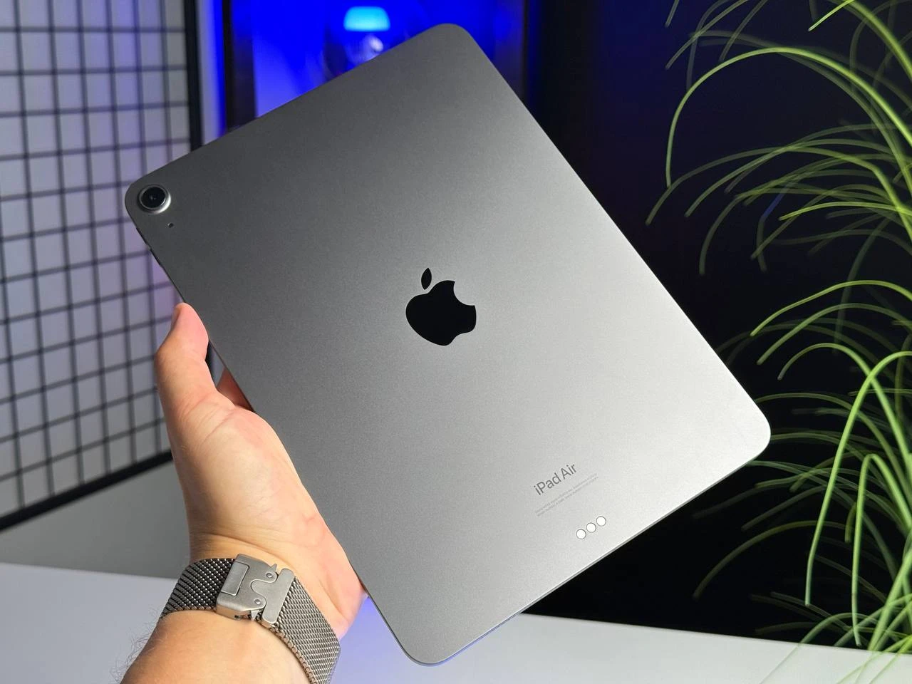 ВЖИВАНИЙ iPad Air 5 10.9'' Wi-Fi 64GB Space Gray (MM9C3) - Стан: гарний | Акумулятор: 93% | Комплектація: iPad, кабель, чохол | Гарантія: 1 міс.