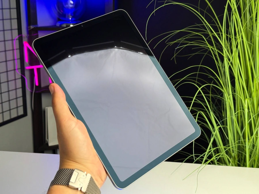 Б/У iPad Air 5 10.9'' Wi-Fi 64GB Space Gray (MM9C3) - Состояние: хорошее | Аккумулятор: 93% | Комплектация: iPad, кабель, чехол | Гарантия: 1 мес.