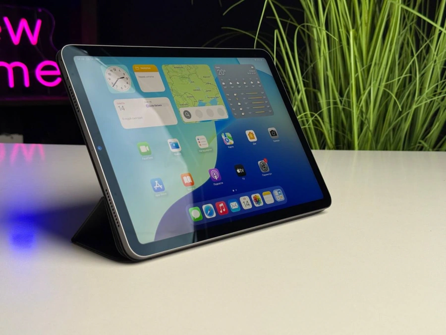 Б/У iPad Air 5 10.9'' Wi-Fi 64GB Space Gray (MM9C3) - Состояние: хорошее | Аккумулятор: 93% | Комплектация: iPad, кабель, чехол | Гарантия: 1 мес.