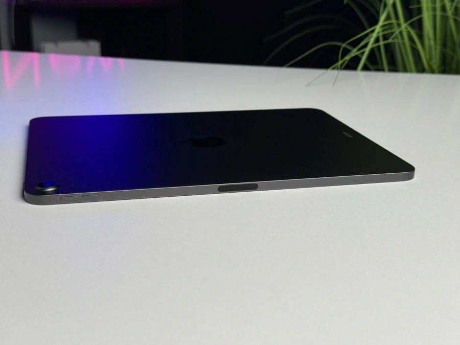 Б/У iPad Air 5 10.9'' Wi-Fi 64GB Space Gray (MM9C3) - Состояние: хорошее | Аккумулятор: 93% | Комплектация: iPad, кабель, чехол | Гарантия: 1 мес.