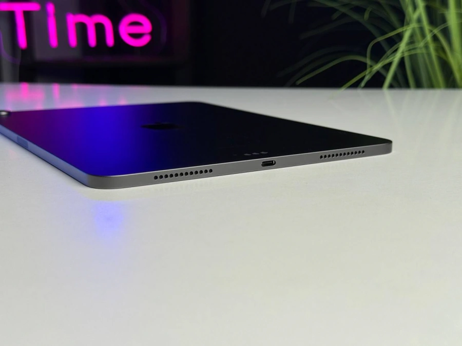 Б/У iPad Air 5 10.9'' Wi-Fi 64GB Space Gray (MM9C3) - Состояние: хорошее | Аккумулятор: 93% | Комплектация: iPad, кабель, чехол | Гарантия: 1 мес.