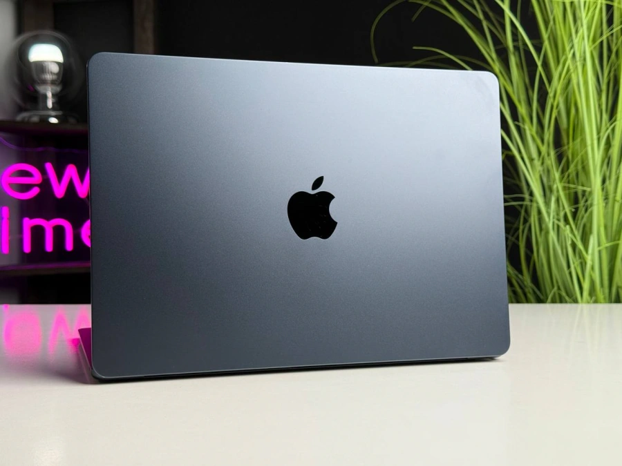 Б/У MacBook Air 13.6" Midnight 2022 (Z160000B1) M2/16GB/512GB - Состояние: хорошее | Аккумулятор: 93% | Комплектация: полный, без коробки | Гарантия: 1 мес.