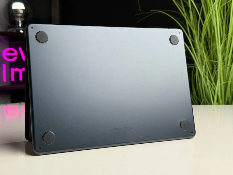 Б/У MacBook Air 13.6" Midnight 2022 (Z160000B1) M2/16GB/512GB - Состояние: хорошее | Аккумулятор: 93% | Комплектация: полный, без коробки | Гарантия: 1 мес.