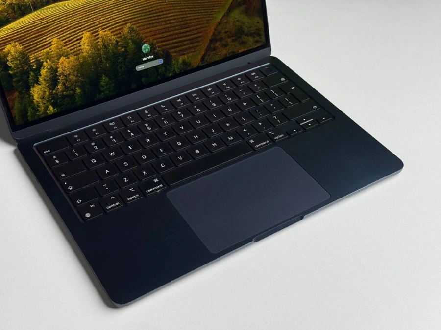 Б/У MacBook Air 13.6" Midnight 2022 (Z160000B1) M2/16GB/512GB - Состояние: хорошее | Аккумулятор: 93% | Комплектация: полный, без коробки | Гарантия: 1 мес.