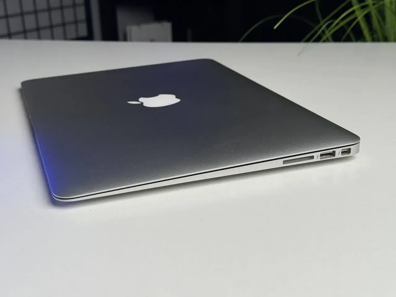 ВЖИВАНИЙ MacBook Air 13" (MQD42) 2017 - Стан: гарний | Акумулятор: 100% | Комплектація: MacBook, зарядка | Гарантія: 1 міс.