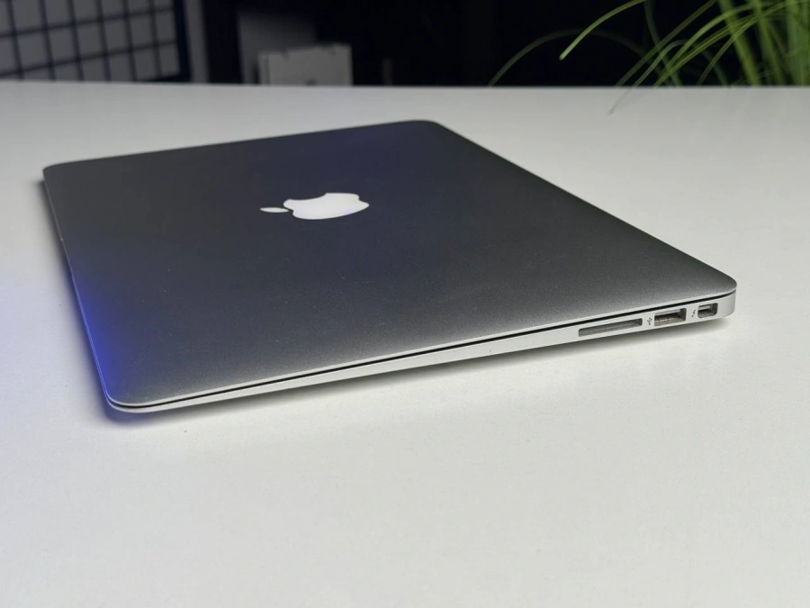 Б/У MacBook Air 13" (MQD42) 2017 - Состояние: хороший | Аккумулятор: 100% | Комплектация: MacBook, зарядка | Гарантия: 1 мес.