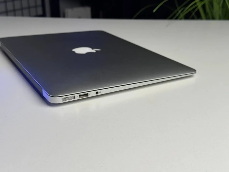 Б/У MacBook Air 13" (MQD42) 2017 - Состояние: хороший | Аккумулятор: 100% | Комплектация: MacBook, зарядка | Гарантия: 1 мес.