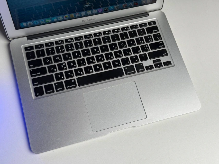 Б/У MacBook Air 13" (MQD42) 2017 - Состояние: хороший | Аккумулятор: 100% | Комплектация: MacBook, зарядка | Гарантия: 1 мес.