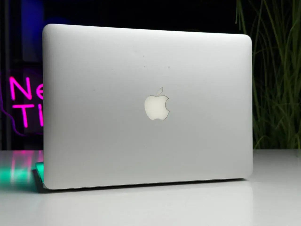 ВЖИВАНИЙ MacBook Pro 13 2013 Silver (MF840) | Процесор: Intel Core i5-5257U; 2,6 ГГц | Відеокарта: Intel Iris Graphics 6100 | ОЗП: 8 ГБ; DDR3L | SSD: 256 ГБ | Зовнішній стан - гарний (виконано чистку та заміну пасти) | Стан акумулятора - 95% | Гарантія - 