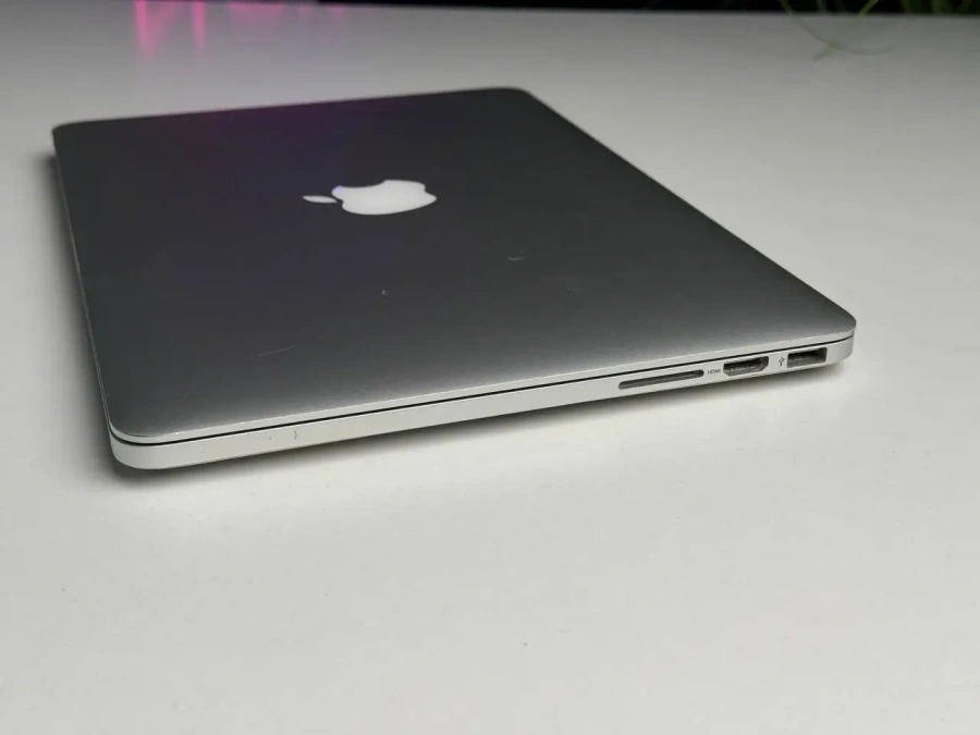 ВЖИВАНИЙ MacBook Pro 13 2013 Silver (MF840) | Процесор: Intel Core i5-5257U; 2,6 ГГц | Відеокарта: Intel Iris Graphics 6100 | ОЗП: 8 ГБ; DDR3L | SSD: 256 ГБ | Зовнішній стан - гарний (виконано чистку та заміну пасти) | Стан акумулятора - 95% | Гарантія - 