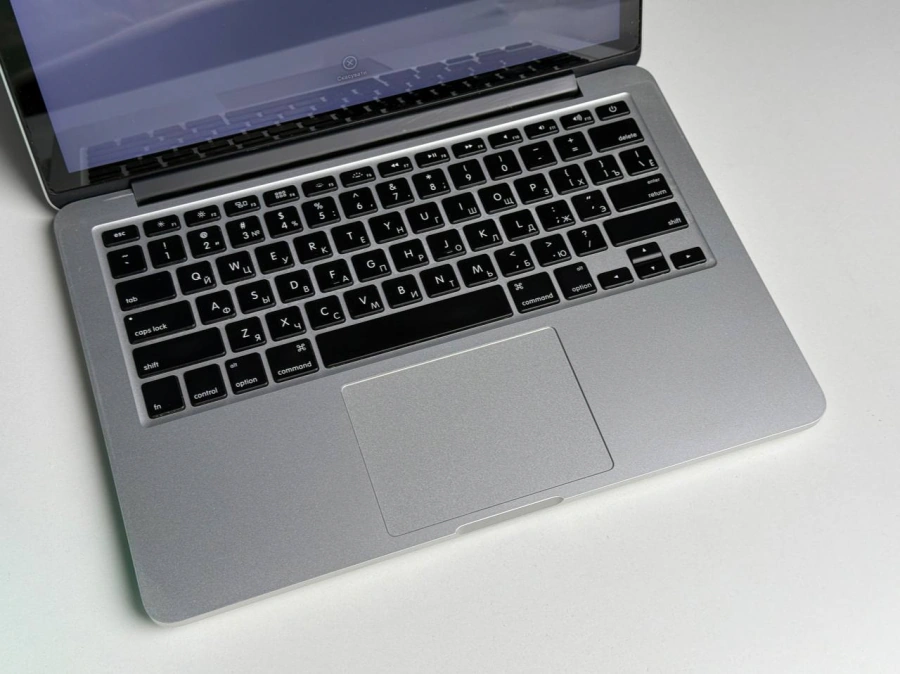 ВЖИВАНИЙ MacBook Pro 13 2013 Silver (MF840) | Процесор: Intel Core i5-5257U; 2,6 ГГц | Відеокарта: Intel Iris Graphics 6100 | ОЗП: 8 ГБ; DDR3L | SSD: 256 ГБ | Зовнішній стан - гарний (виконано чистку та заміну пасти) | Стан акумулятора - 95% | Гарантія - 