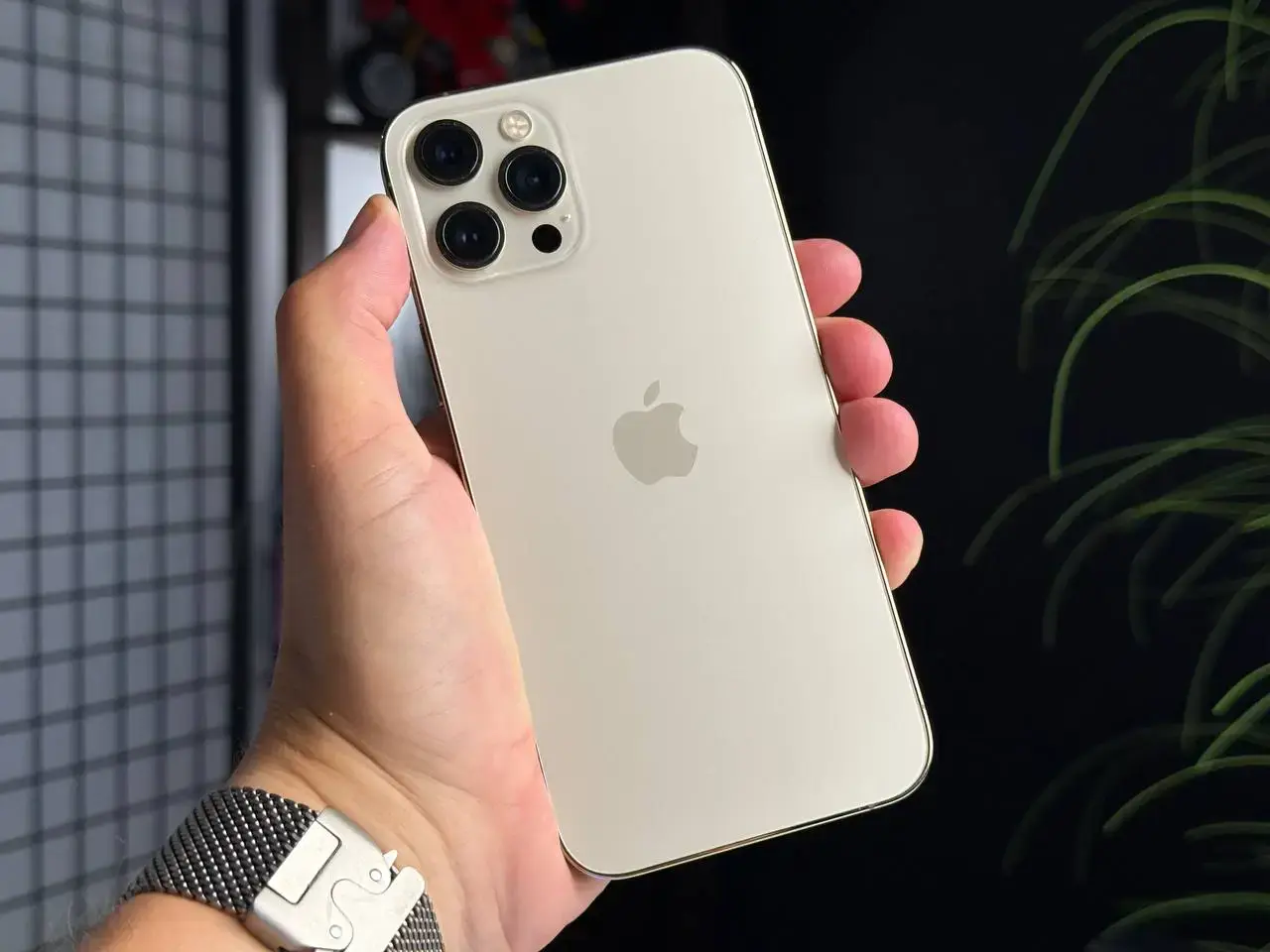 ВЖИВАНИЙ Apple iPhone 12 Pro Max 256GB Gold (MGCM3, MGDE3) - Стан: гарний | Акумулятор: 100% | Комплектація: повний | Гарантія: 1 міс.