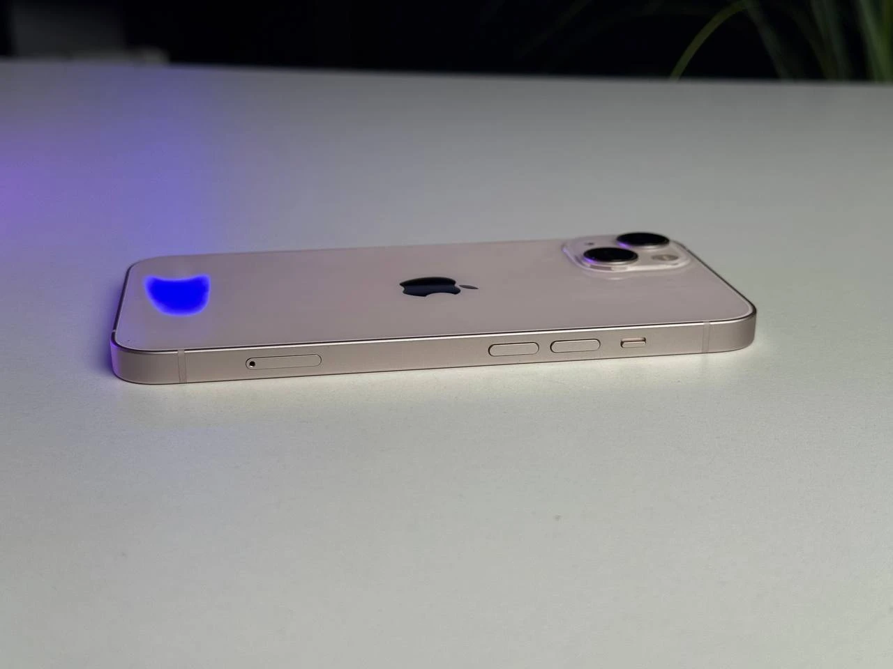 Б/У Apple iPhone 13 256GB Pink (MLMY3, MLQ83) - Состояние: хороший | Аккумулятор: 100% | Комплектация: iPhone, кабель | Гарантія: 1 мес.